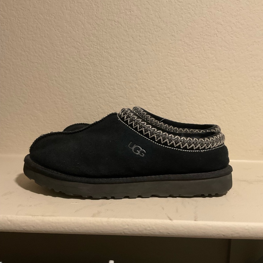 UGG Black Tasman